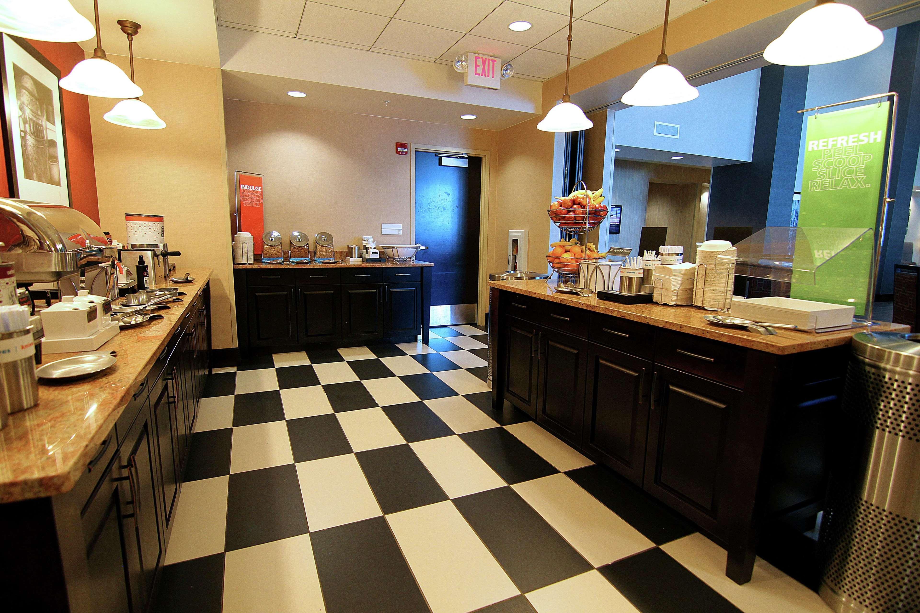 Hampton Inn & Suites Grand Forks Eksteriør billede