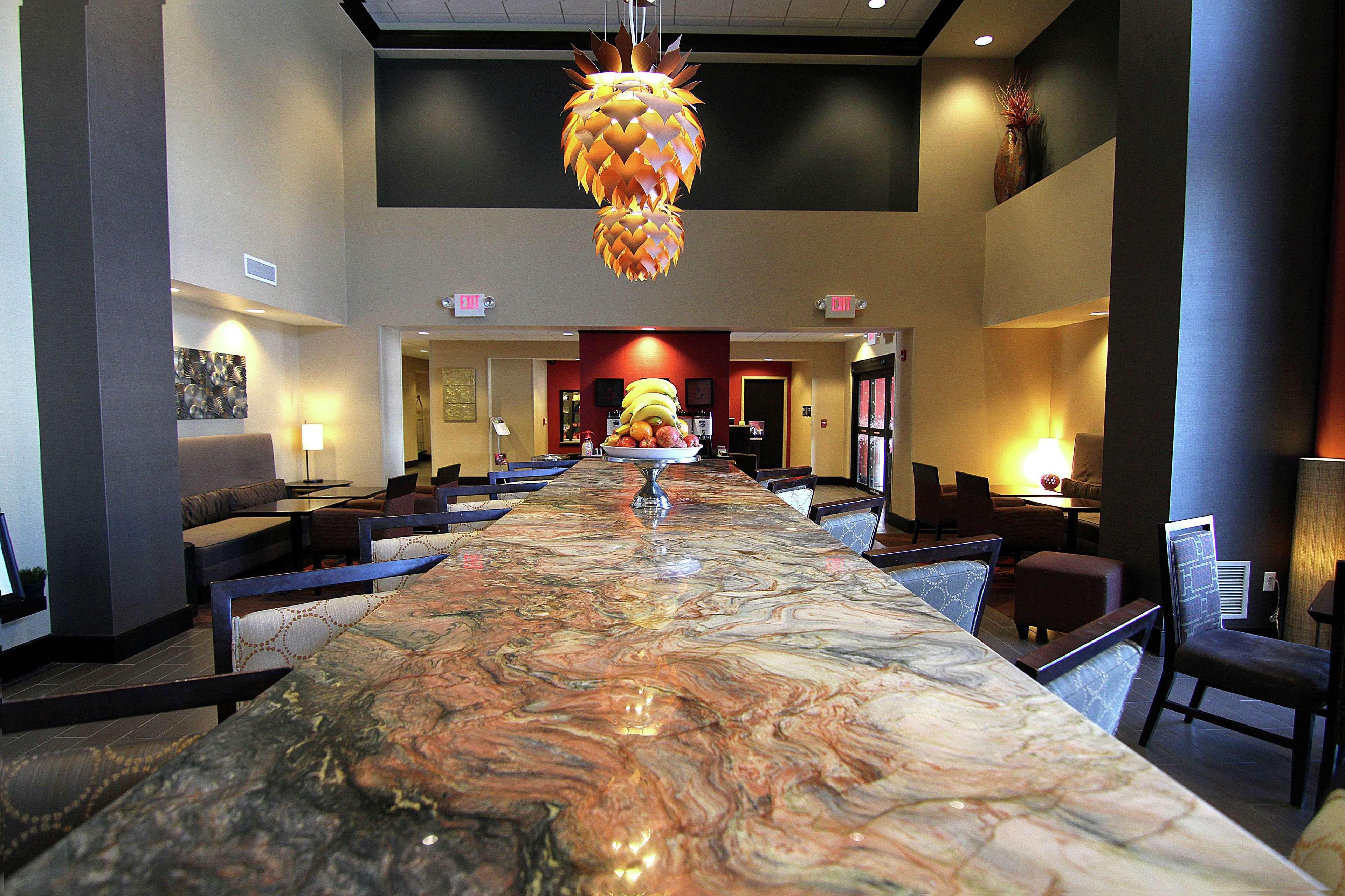 Hampton Inn & Suites Grand Forks Eksteriør billede