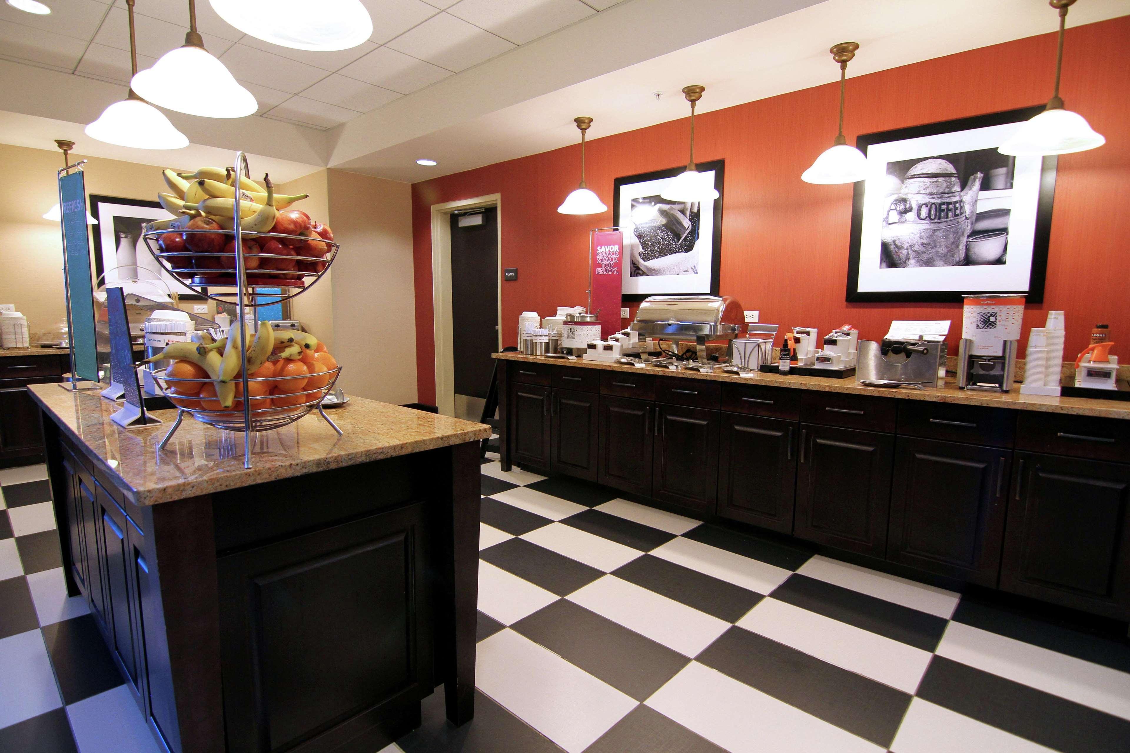 Hampton Inn & Suites Grand Forks Eksteriør billede
