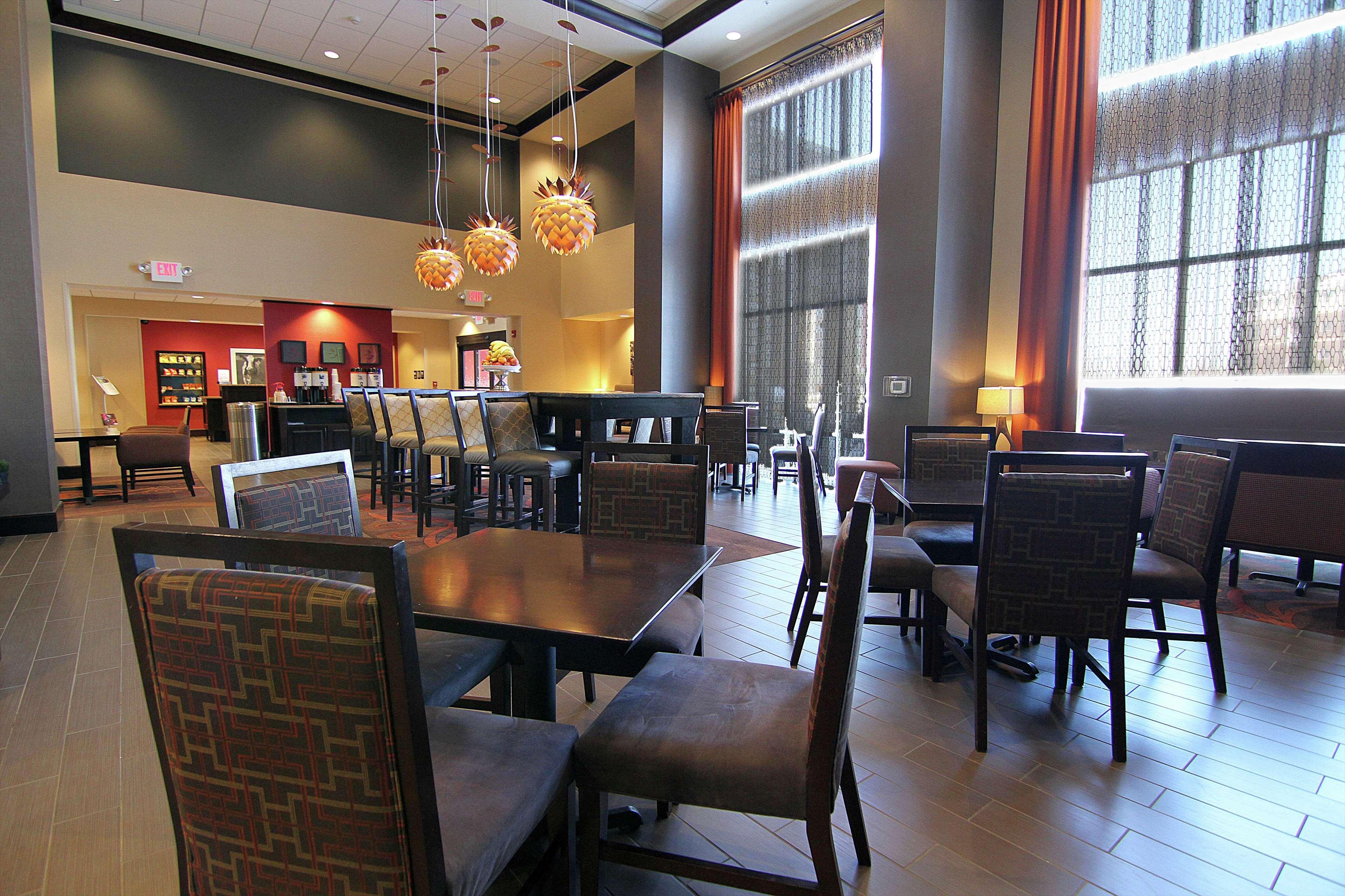 Hampton Inn & Suites Grand Forks Eksteriør billede