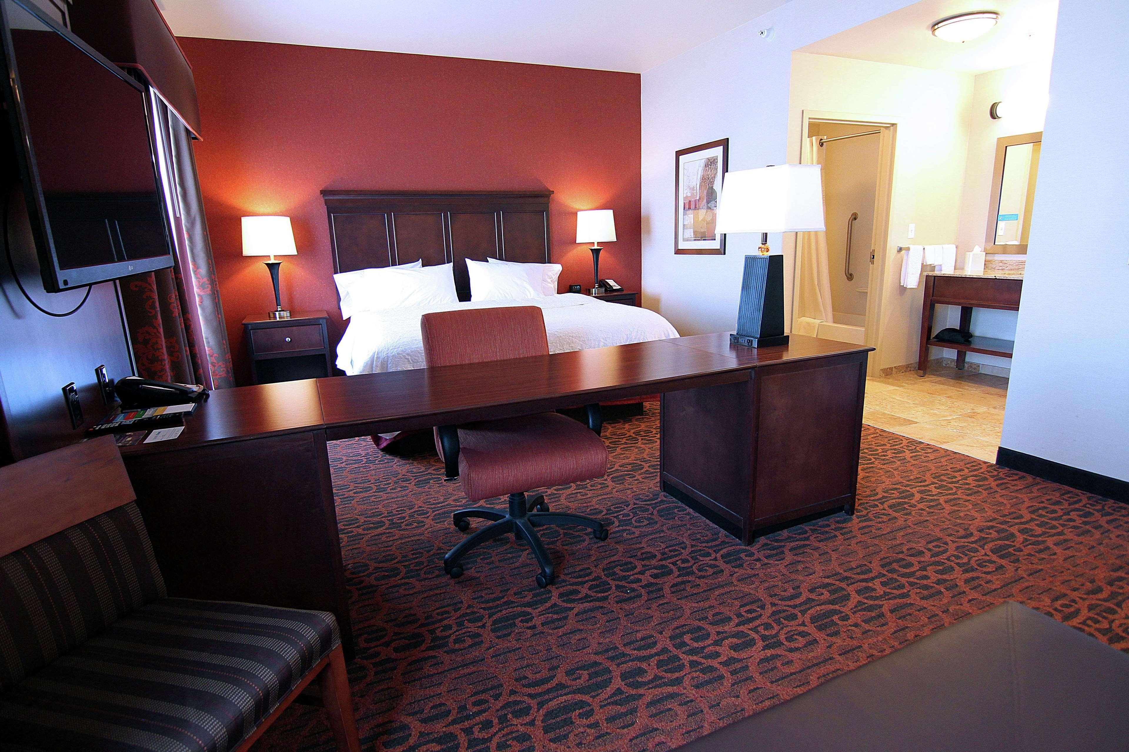 Hampton Inn & Suites Grand Forks Eksteriør billede