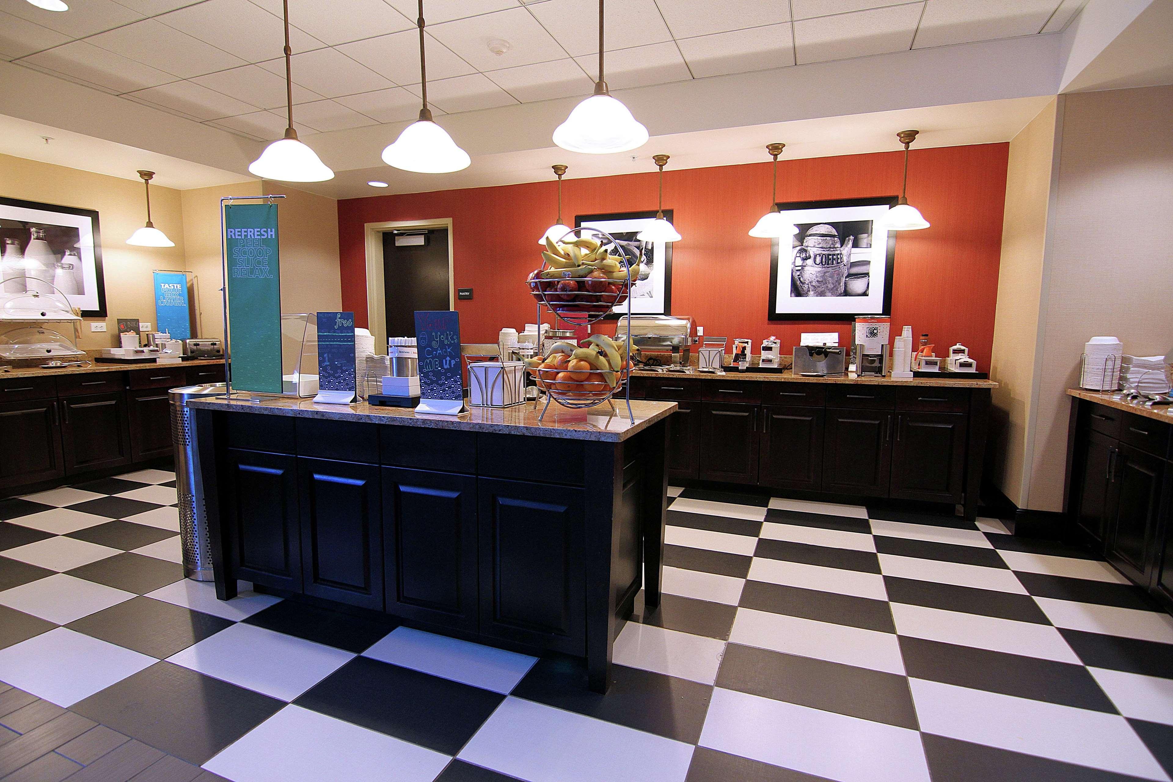 Hampton Inn & Suites Grand Forks Eksteriør billede