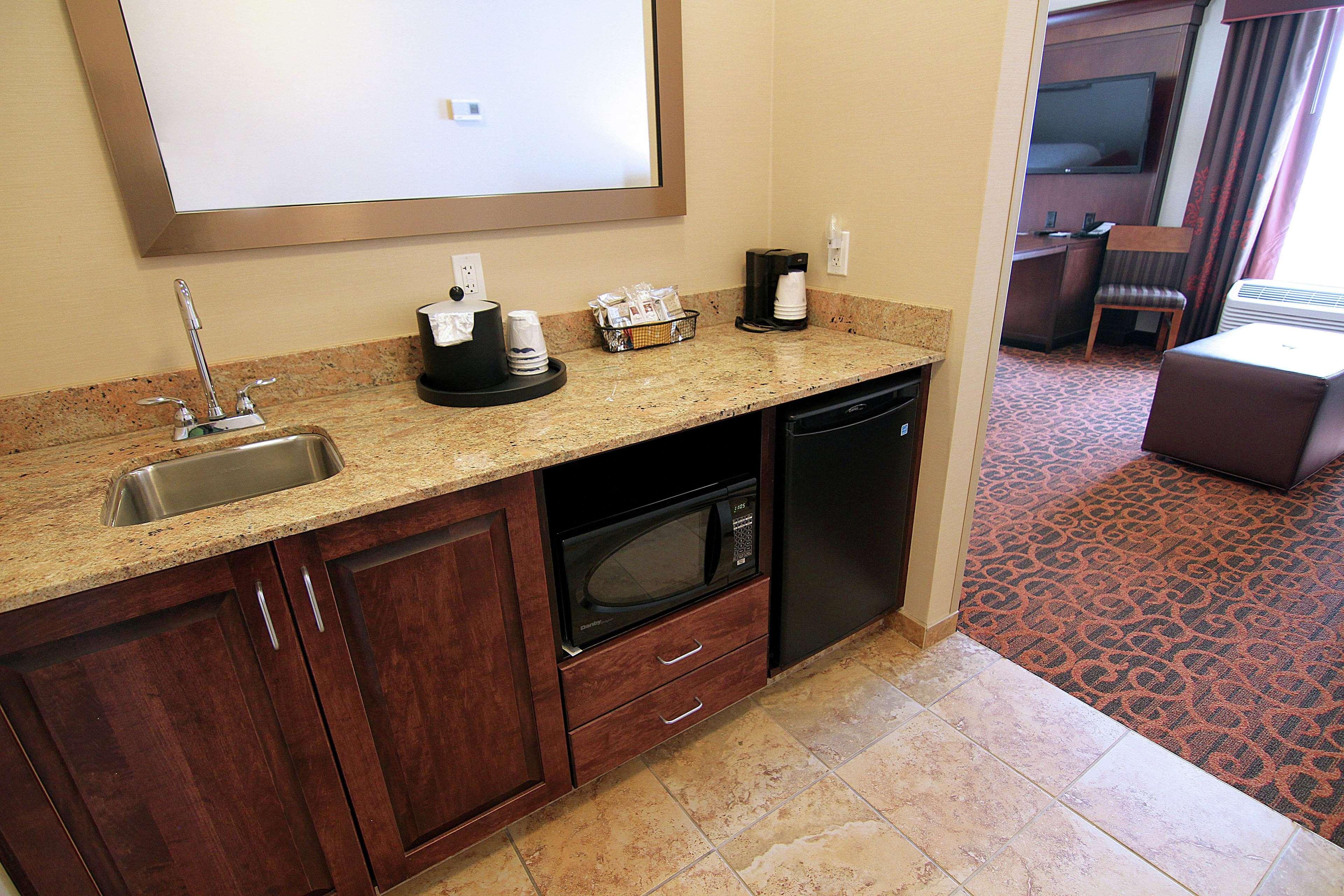 Hampton Inn & Suites Grand Forks Eksteriør billede
