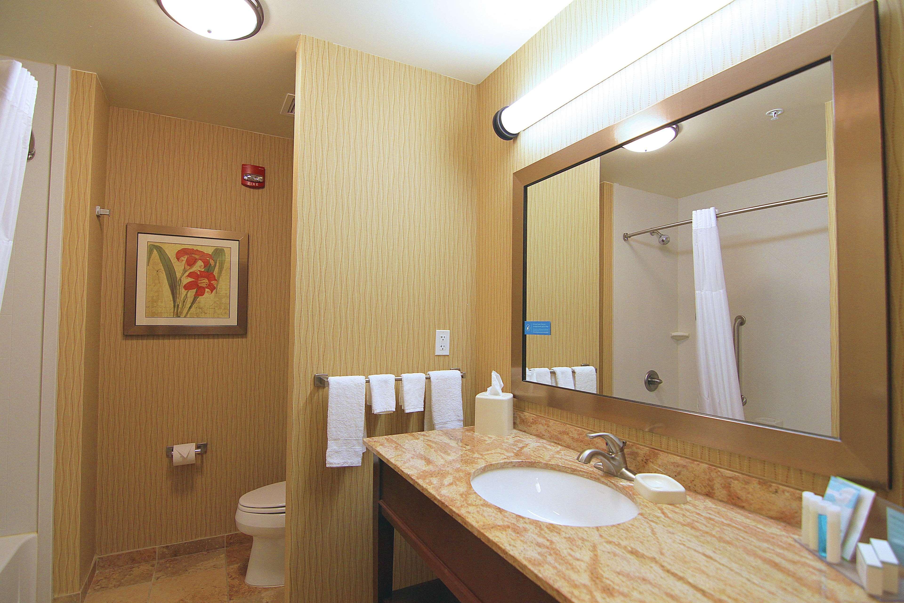 Hampton Inn & Suites Grand Forks Eksteriør billede