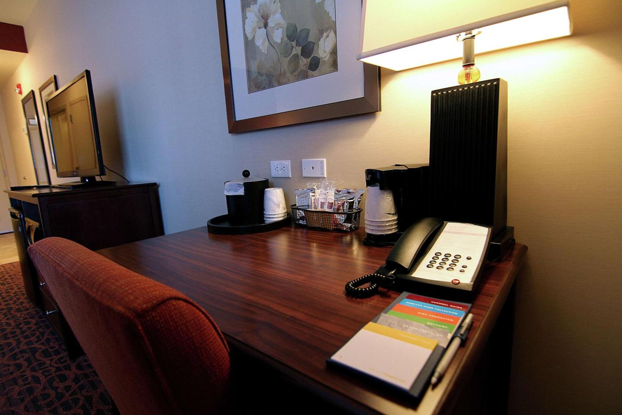 Hampton Inn & Suites Grand Forks Eksteriør billede