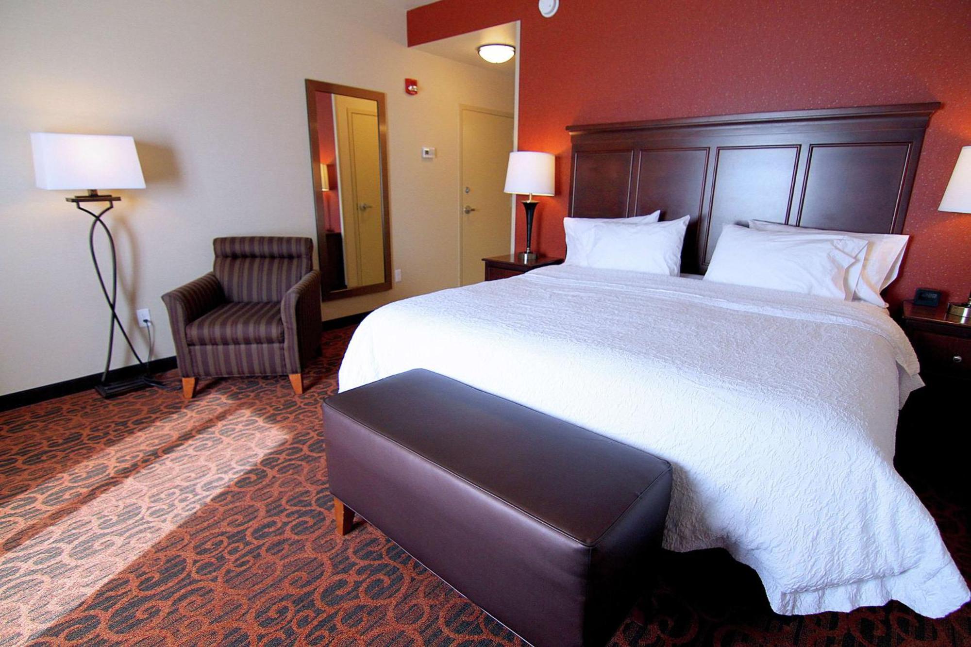 Hampton Inn & Suites Grand Forks Eksteriør billede