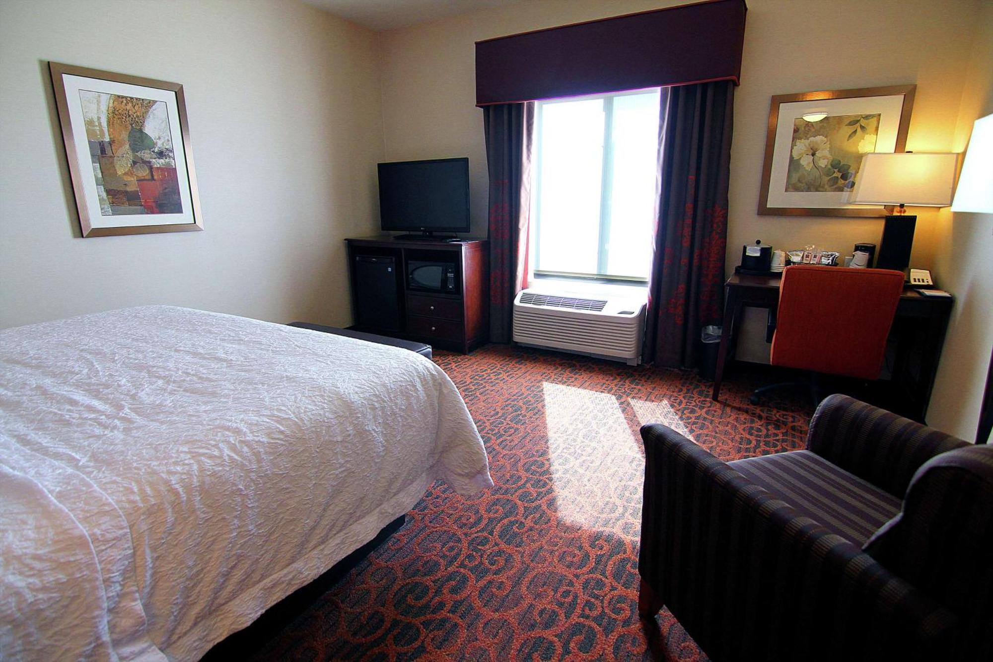 Hampton Inn & Suites Grand Forks Eksteriør billede