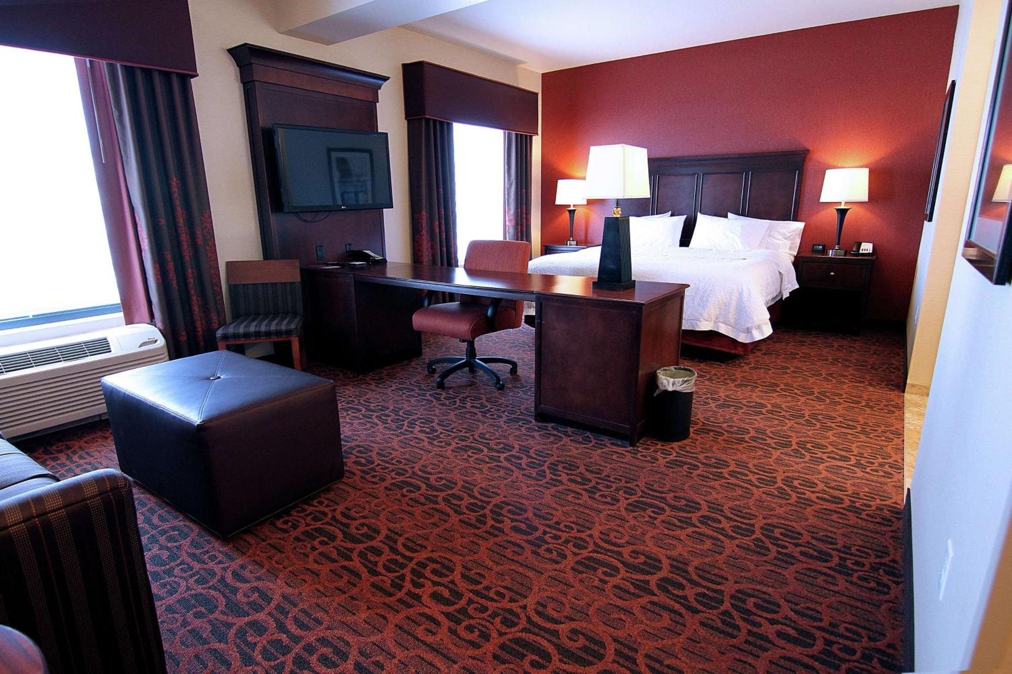 Hampton Inn & Suites Grand Forks Eksteriør billede