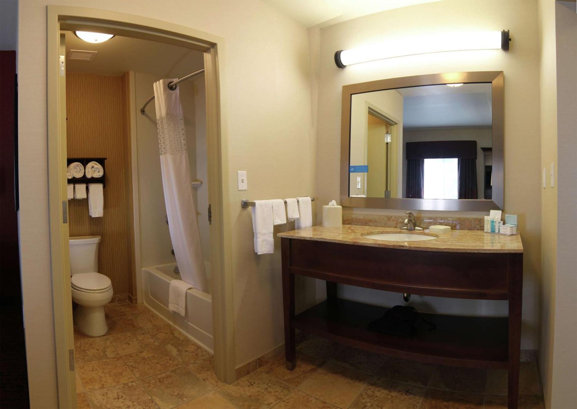 Hampton Inn & Suites Grand Forks Eksteriør billede