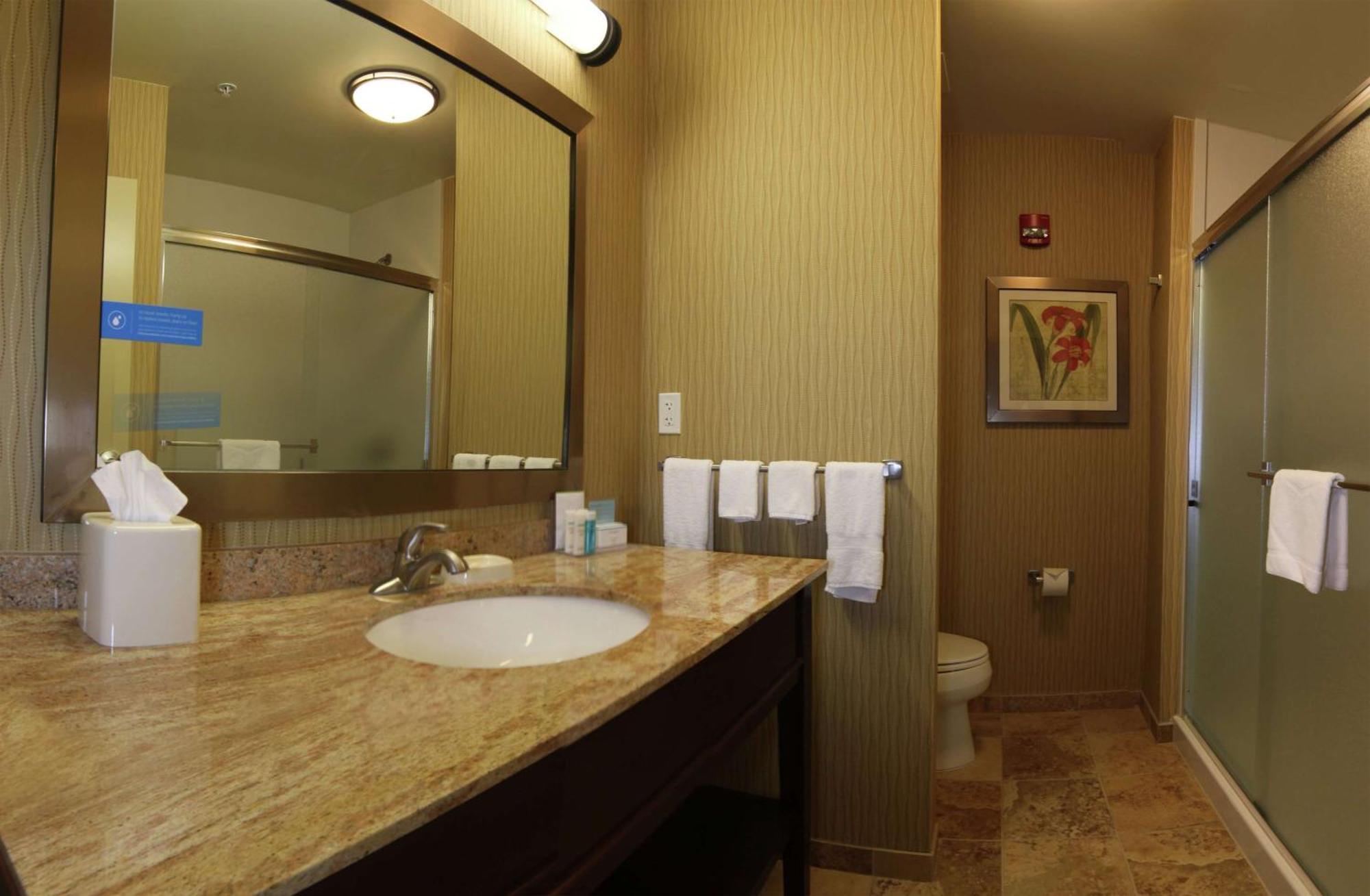 Hampton Inn & Suites Grand Forks Eksteriør billede