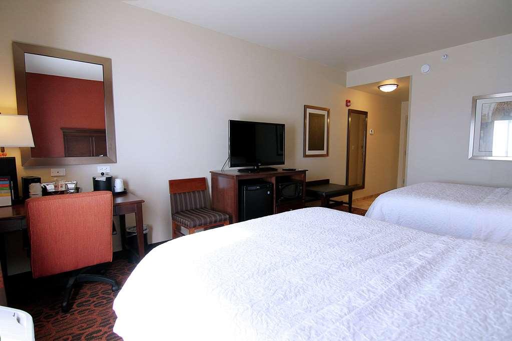Hampton Inn & Suites Grand Forks Værelse billede