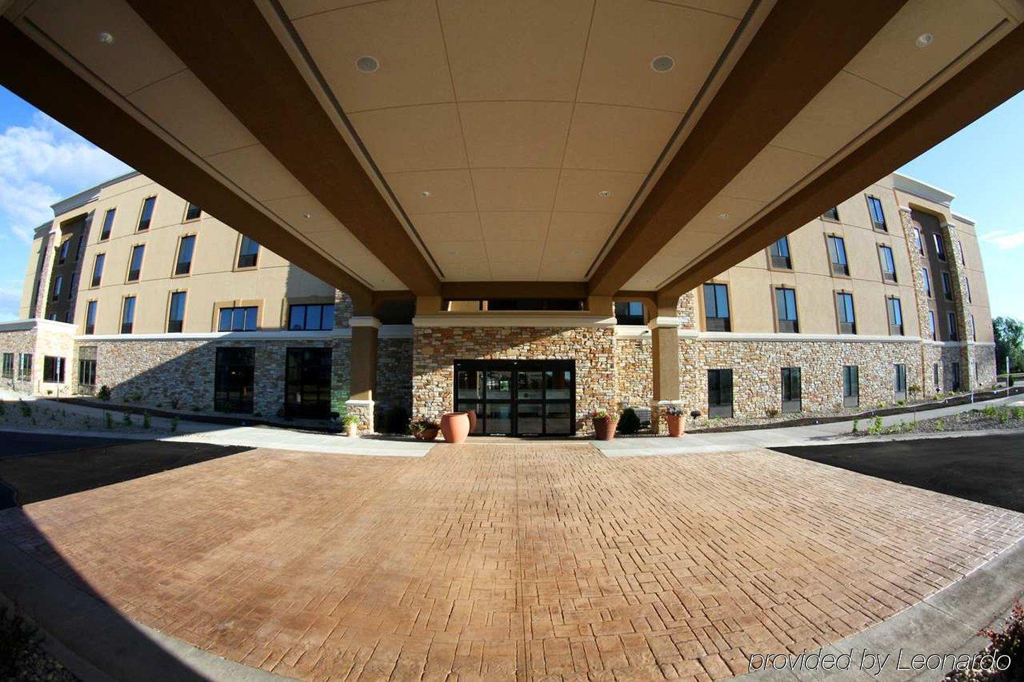 Hampton Inn & Suites Grand Forks Eksteriør billede