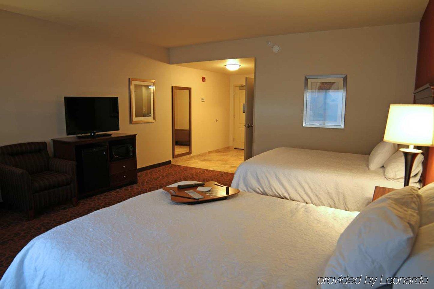 Hampton Inn & Suites Grand Forks Eksteriør billede