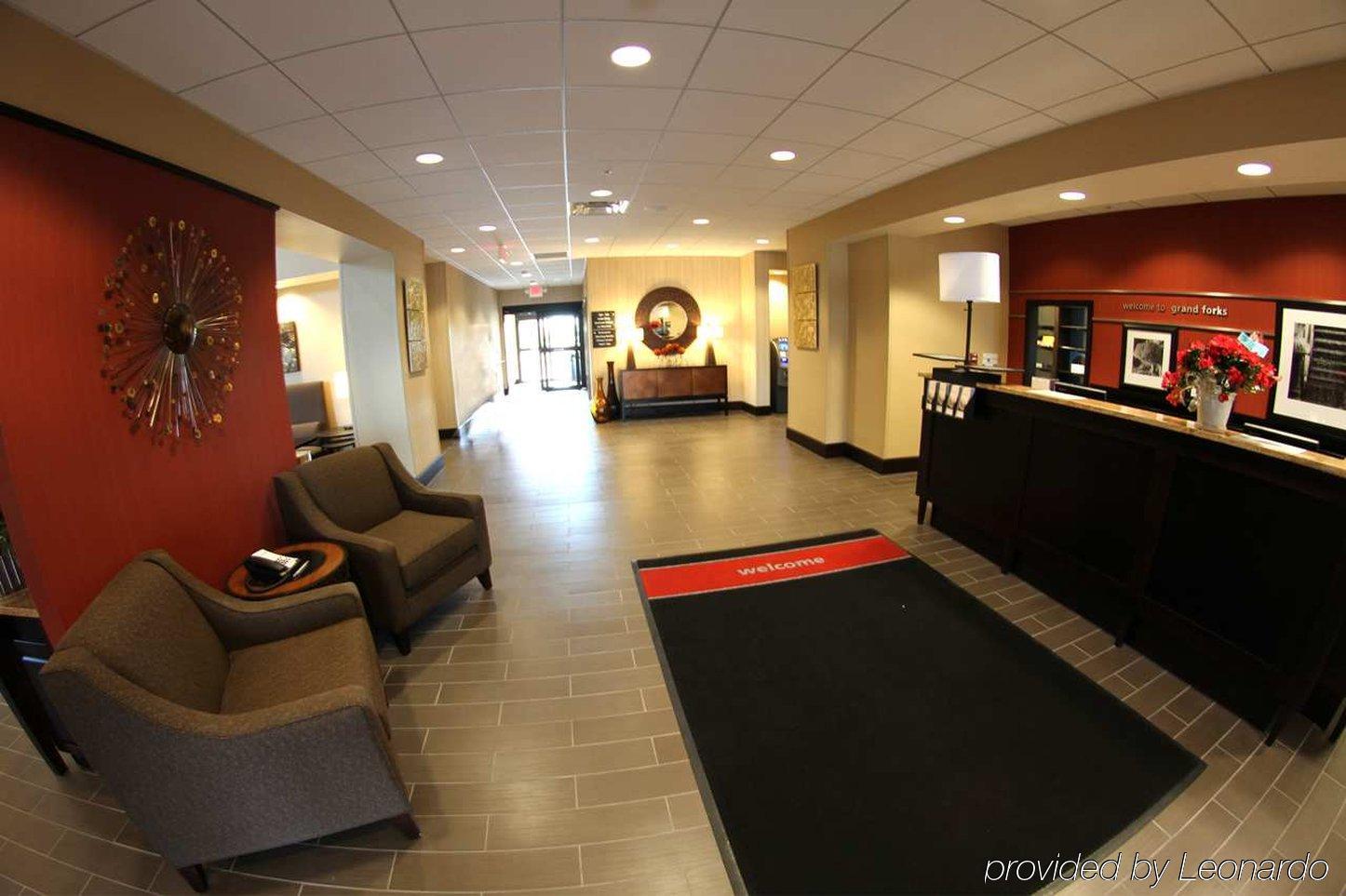 Hampton Inn & Suites Grand Forks Eksteriør billede