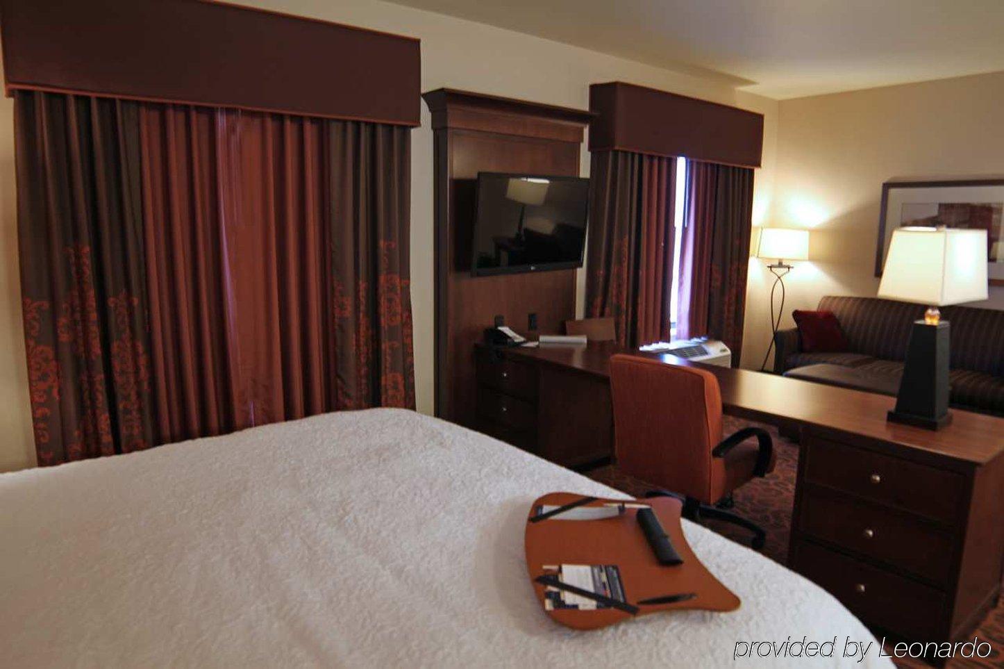 Hampton Inn & Suites Grand Forks Eksteriør billede