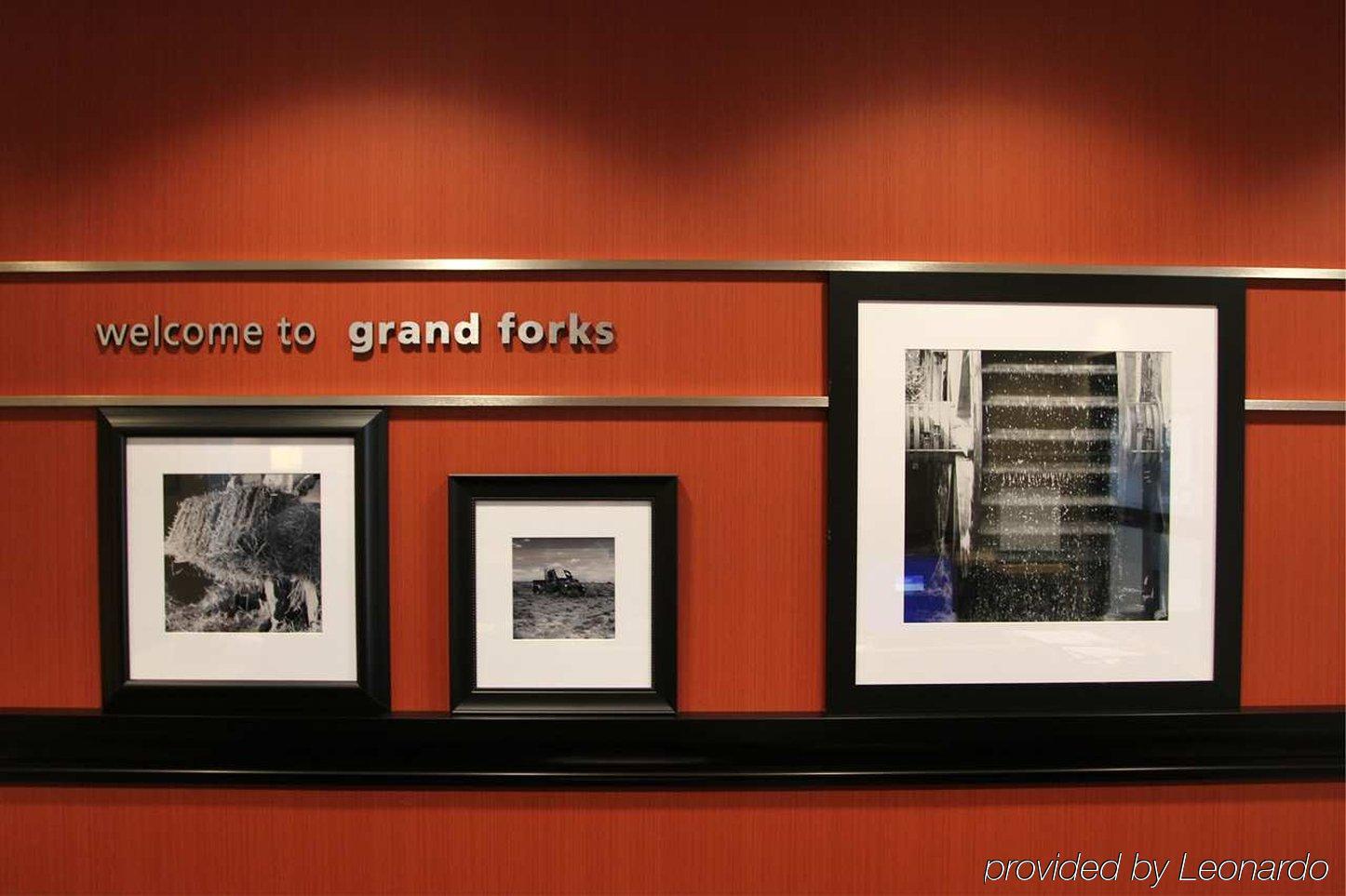 Hampton Inn & Suites Grand Forks Eksteriør billede