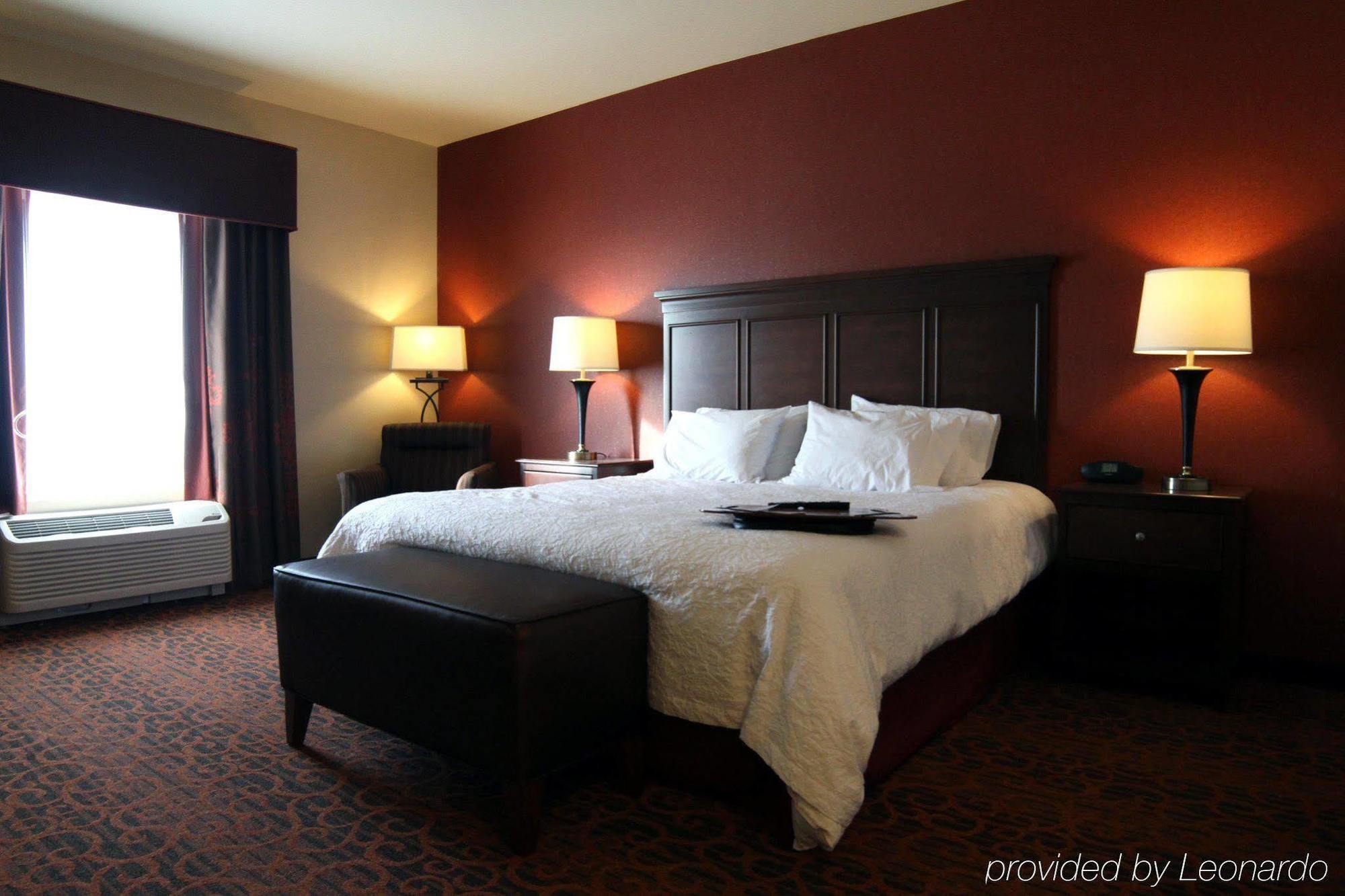 Hampton Inn & Suites Grand Forks Eksteriør billede