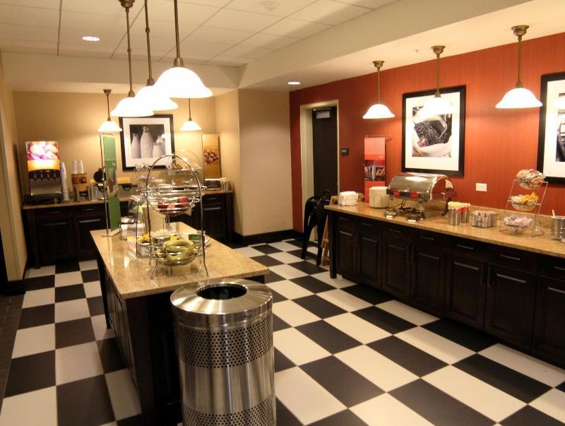 Hampton Inn & Suites Grand Forks Eksteriør billede