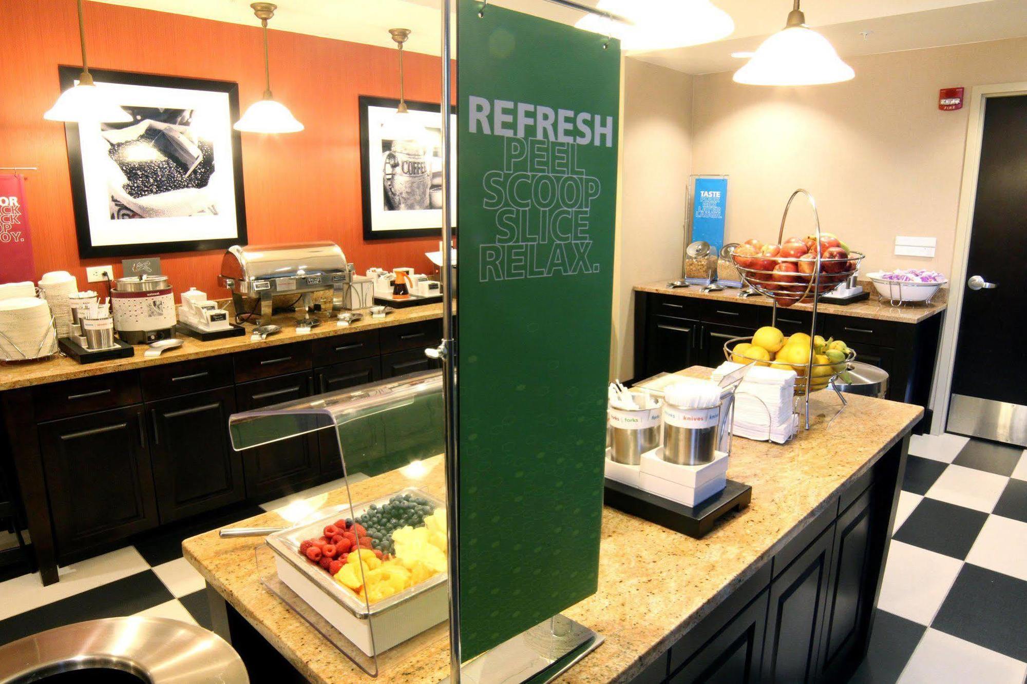 Hampton Inn & Suites Grand Forks Eksteriør billede