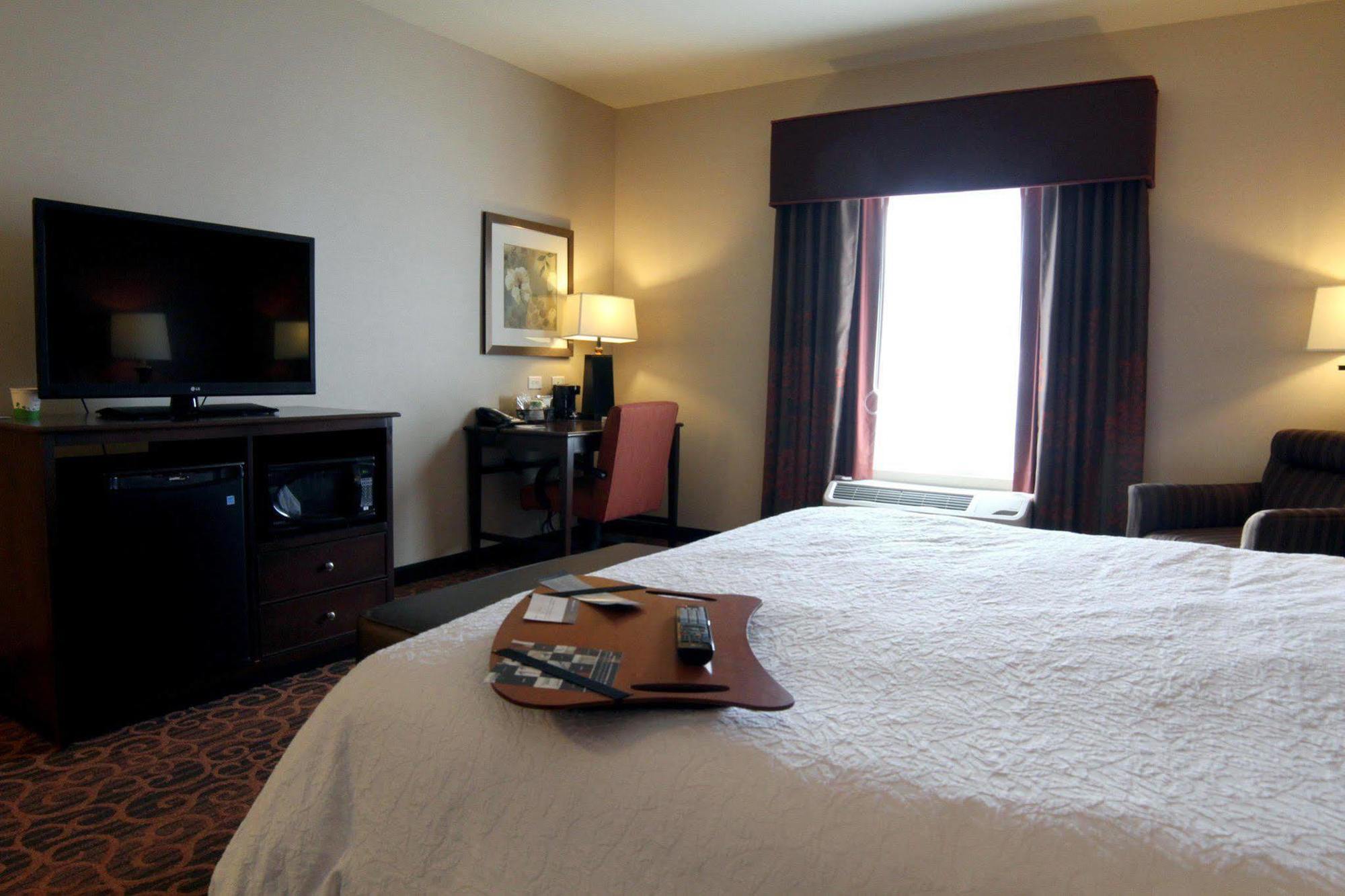 Hampton Inn & Suites Grand Forks Eksteriør billede