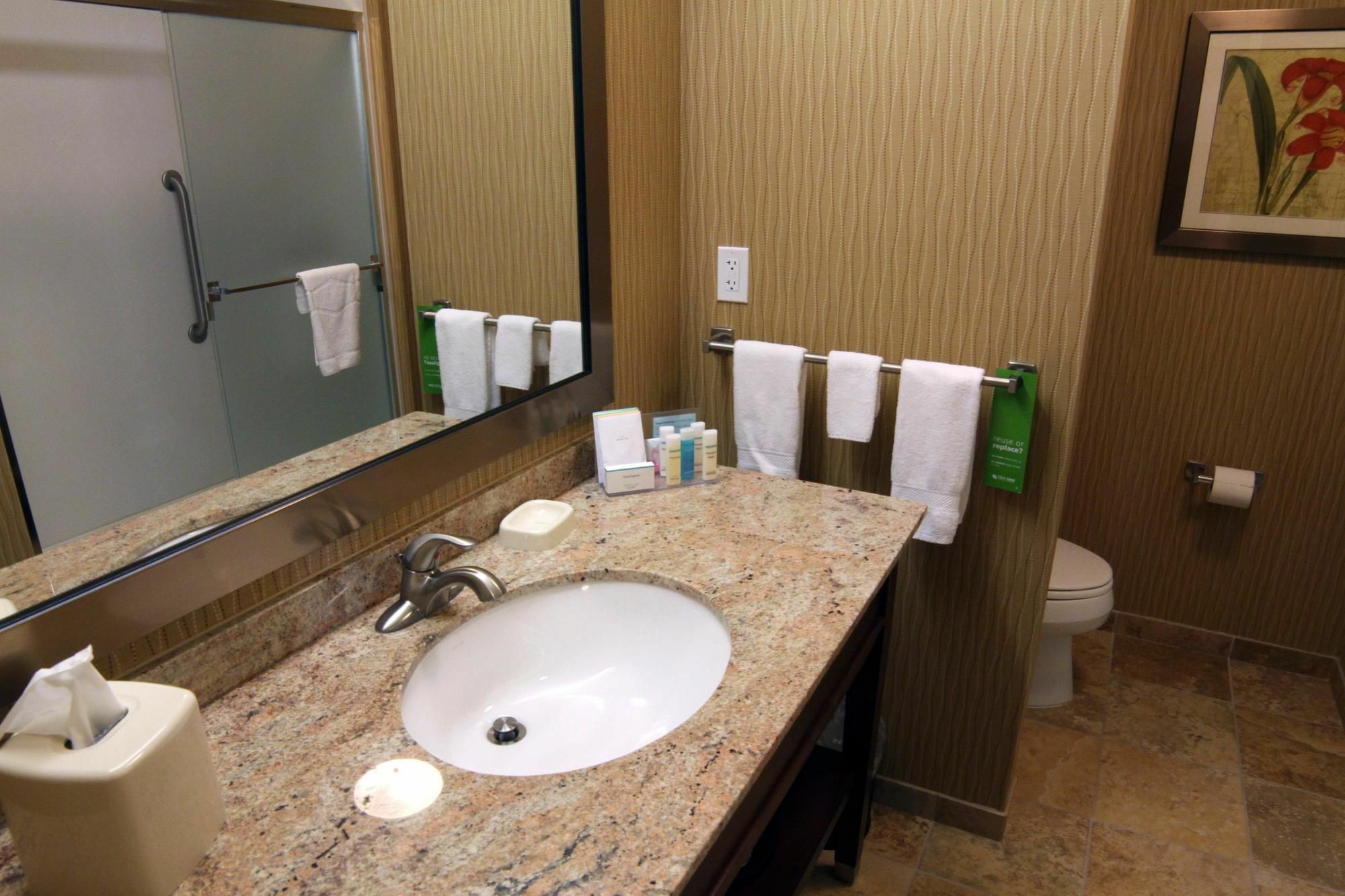 Hampton Inn & Suites Grand Forks Eksteriør billede