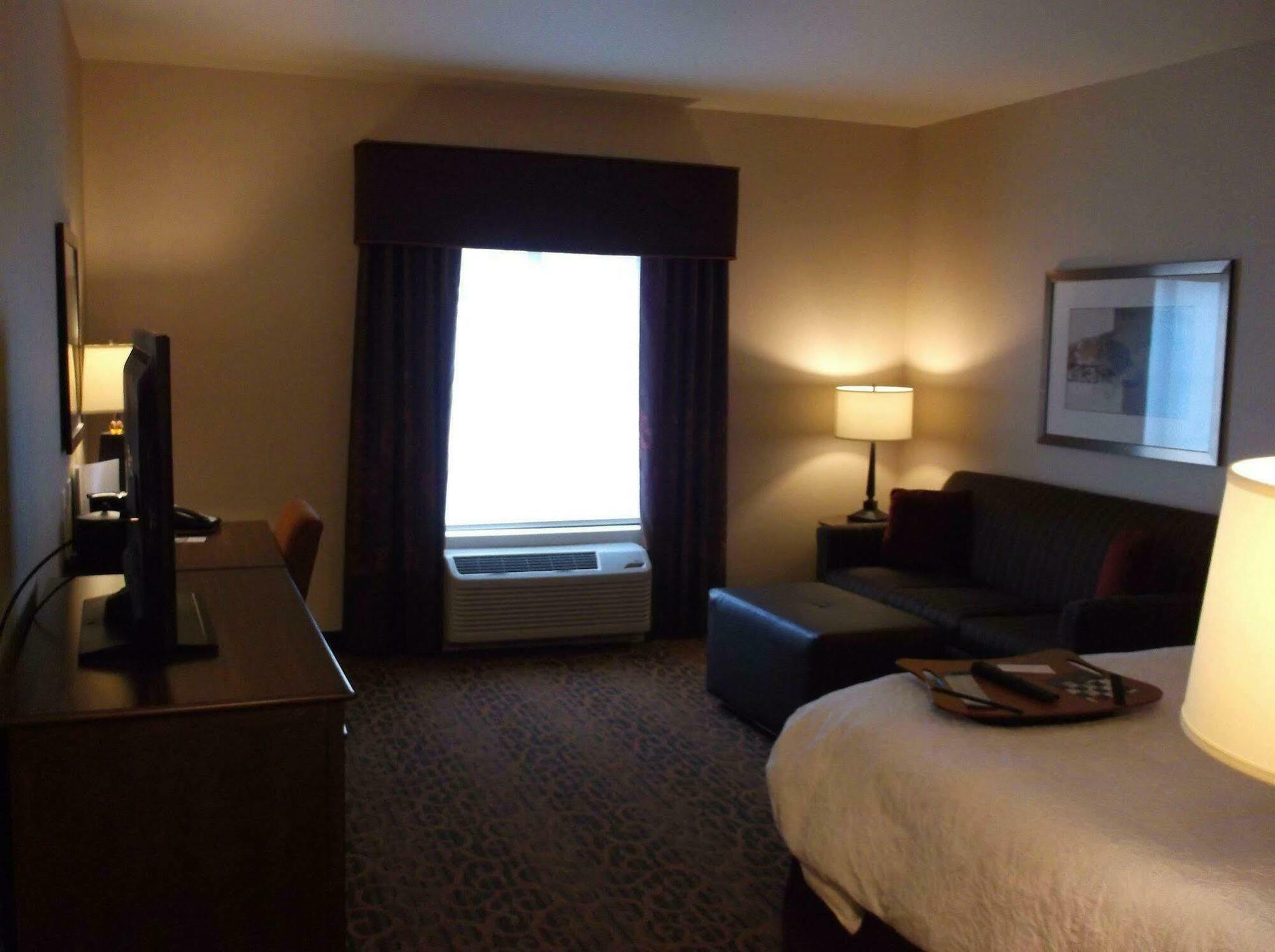 Hampton Inn & Suites Grand Forks Eksteriør billede