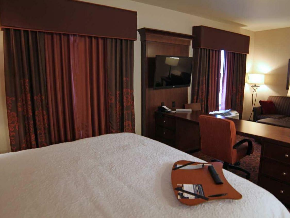 Hampton Inn & Suites Grand Forks Eksteriør billede